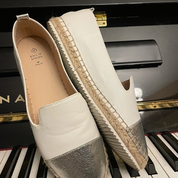 Call it Spring Flats - Picture 2 of 3